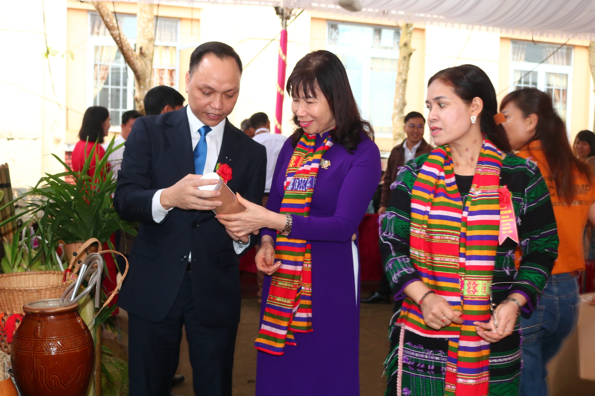 Anh-tin-bai
